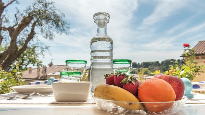 Tabolo imbastito per la colazione